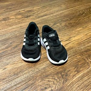 Toddler girl size 6 sneaker